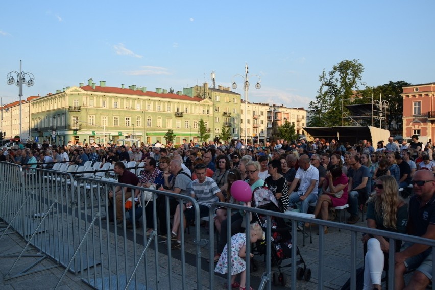 Poświatowska w trip - hopowym wydaniu na Placu Biegańskiego. Poznaliśmy też ,,Promotorki Częstochowy” [ZDJĘCIA]