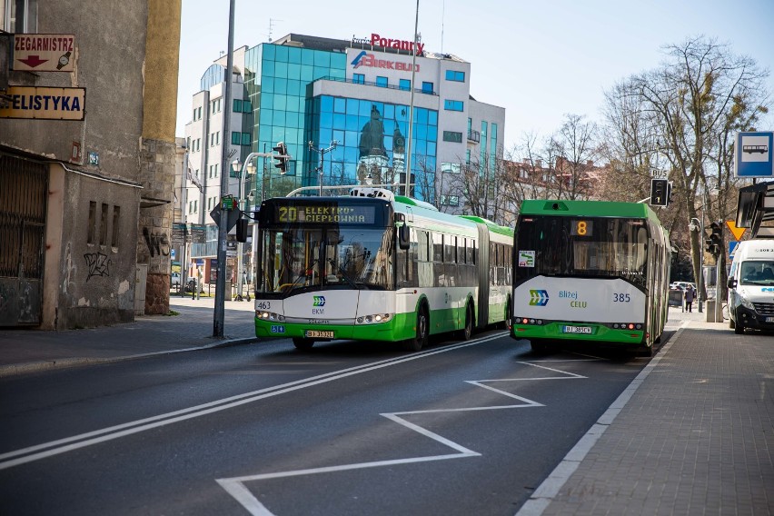 Koronawirus Białystok. Zmiany w komunikacji miejskiej. Ograniczona liczba pasażerów w autobusach