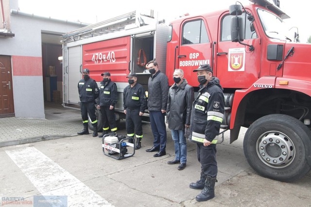 Tym razem strażacy OSP Bobrowniki wzbogacili się o nowy agregat prądotwórczy.