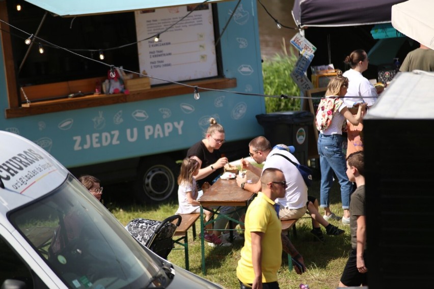 Food trucki znowu w Koninie. Kuchnie świata serwują na  Bulwarze Nadwarciańskim 