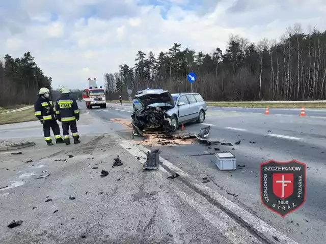 Wypadek na drodze wojewódzkiej nr 768 w Mokrzyskach, jedna osoba trafiła do szpitala 27.02.2021