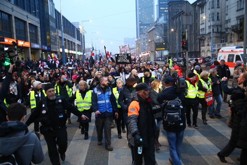 Protestujący w ramach Czarnego piątku dotarli do ostatniego...