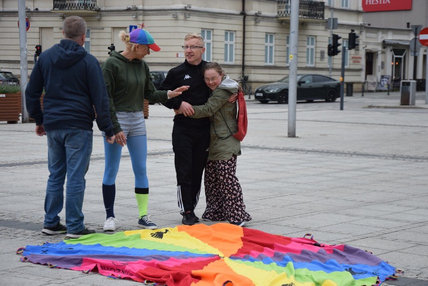 Dzień Godności na placu Biegańskiego w Częstochowie. Kilkaset osób bawiło się w centrum miasta