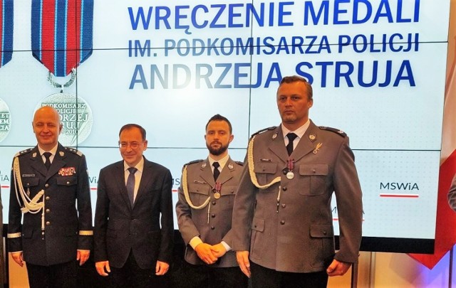 Oświęcimscy policjanci znaleźli się w gronie 86 wyróżnionych w Warszawie medalem podkomisarza Andrzeja Struja