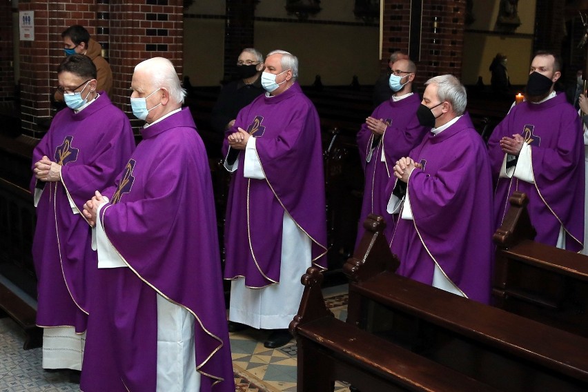 Dzisiaj ostatnie pożegnanie zmarłego biskupa Gerarda Kusza
