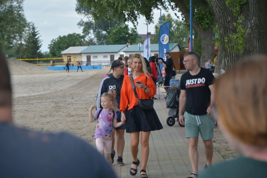 Piknik Bosmański w Lubczynie na zdjęciach. Impreza na plaży w Lubczynie