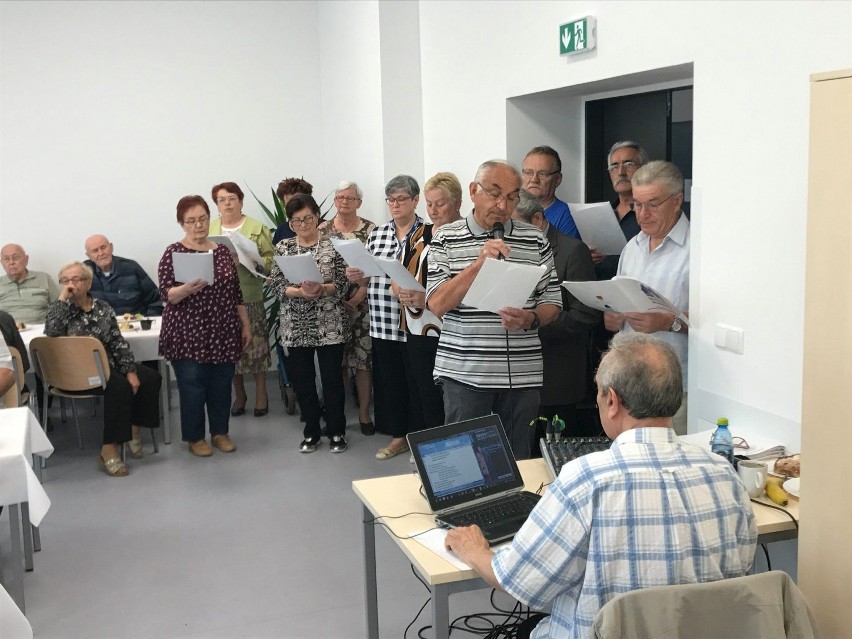 Seniorzy wystąpili dla podopiecznych ZOL w Wieruszowie