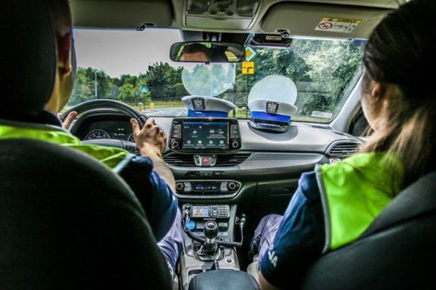 Sieniec. Kierujący porsche w zabudowanym przekroczył prędkość o blisko 100 km