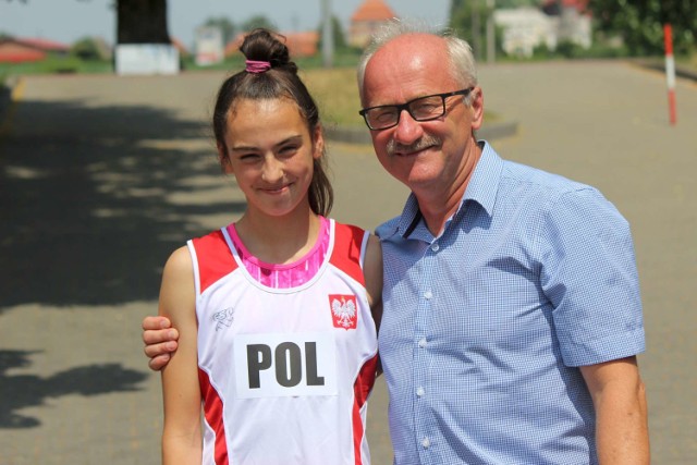 Międzynarodowy Puchar Lekkoatletyczny - w biegu na 300m rocznika 2006 pobiegła Zuzanna Doroba z Międzychodu.

ZOBACZ TAKŻE:
ZUZANNA DOROBA Z MIĘDZYCHODU MISTRZYNIĄ I REKORDZISTKĄ POLSKI W BIEGU NA 300 METRÓW

BIEG ŚWIĘTOJAŃSKI W MIĘDZYCHODZIE 16.06.2018 - ZDJĘCIA

Prognoza pogody na weekend (22-24 czerwca):

źródło: TVN Meteo/x-news.pl.