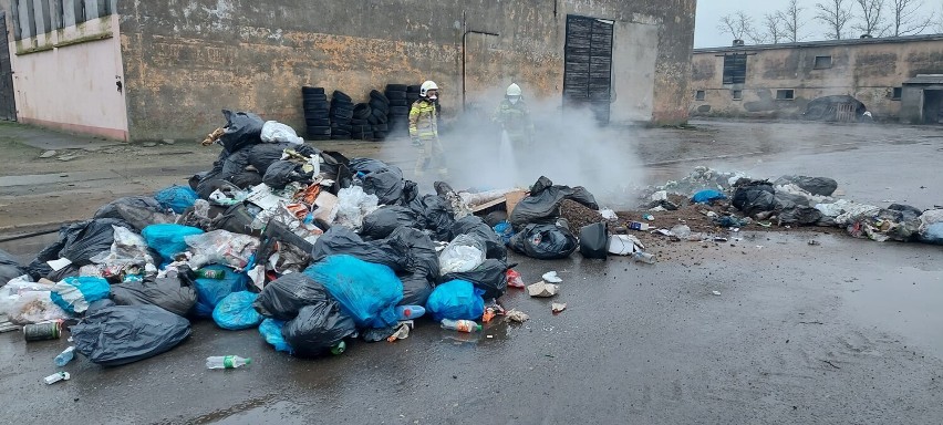 Pożar śmieci w Dobrzycy
