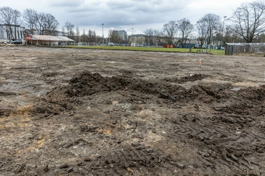 Wisła Kraków buduje nowe boisko przy ul. Reymonta. Dawniej był w tym miejscu basen
