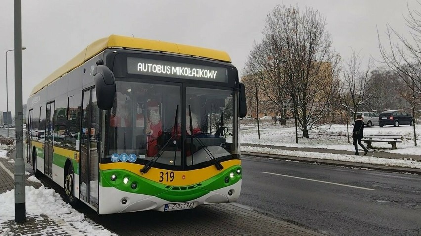 Mikołajkowy autobus na ulicach Zielonej Góry - zdjęcia...