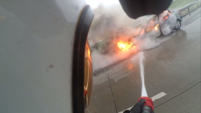 Pożar samochodu osobowego na S8 na wysokości Wolborza