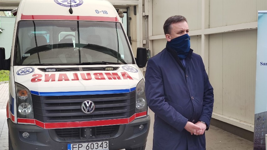 Prezydent Krzysztof Chojniak przekazał 3 mobilne respiratory...