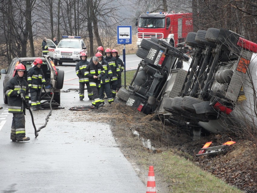 PILNE: Wypadek cysterny z gazem w Niegowonicach