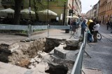 Odkrycie w centrum Krakowa. W wykopach pod sieć ciepłowniczą znaleziono potężne mury Bramy Szewskiej