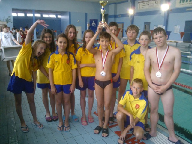 Pływacy kraśnickiej Fali wywalczyli drugie miejsce podczas drugiej rundy drużynowych mistrzostw młodzików 12-letnich. Zawody zorganizowano w Międzyrzecu Podlaskim.