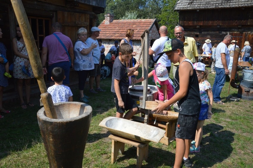 W niedzielę, 25 sierpnia, w skansenie w Ochli odbyły się...