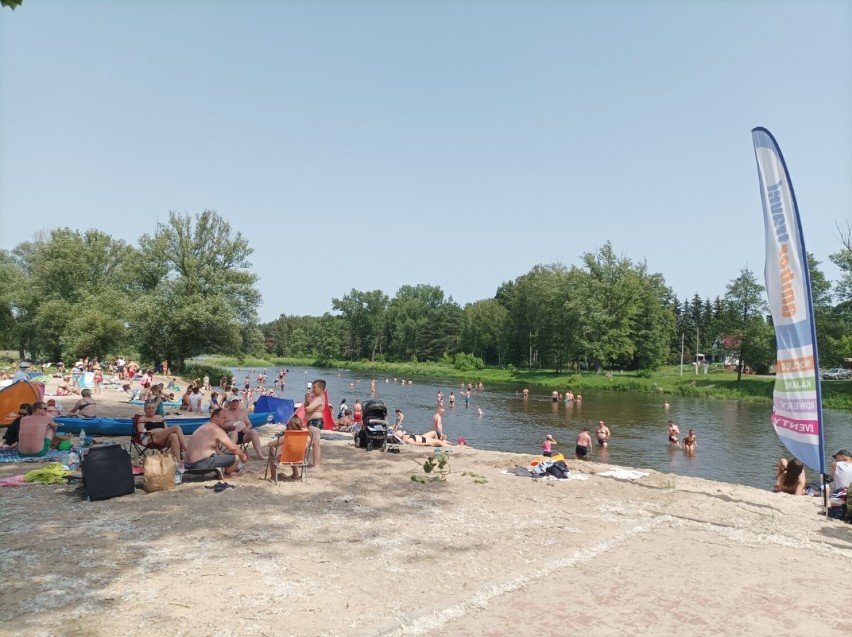 Mieszkańcy szukają ochłody nad zalewem i Pilicą. Plaże oblężone przez mieszkańców i turystów [ZDJĘCIA]