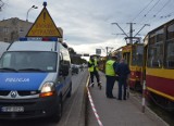 Policja poszukuje świadków wypadku - dziewczyna wpadła pod tramwaj