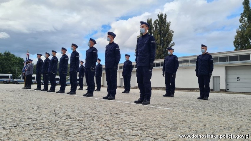 Ponad 100 nowych policjantów w dolnośląskiej policji. Wśród nich 21 pań. ZDJĘCIA ze ślubowania