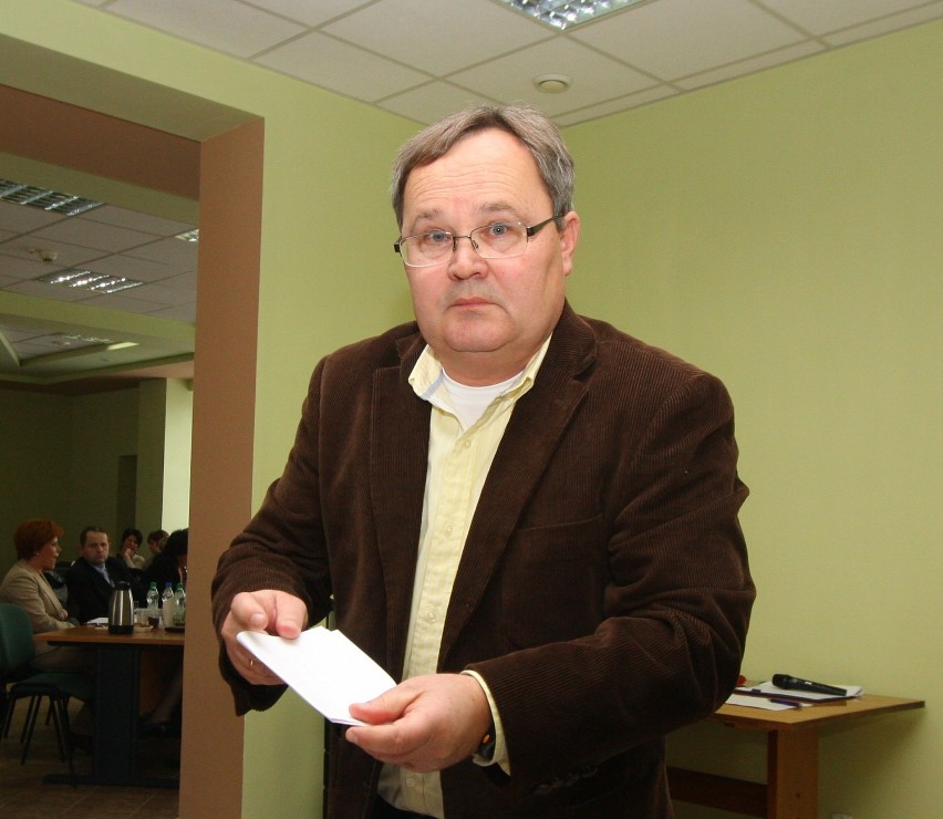Nowy burmistrz Opoczna Dariusz Kosno dobrał sobie swojego zastępcę i sekretarza miasta. Będzie rozmawiał z radnymi (foto)
