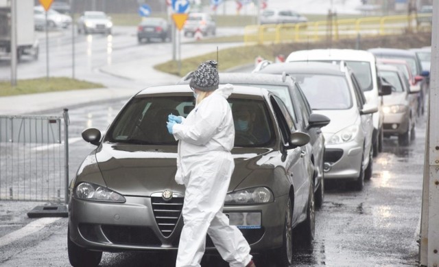 Mieszkańcy zwracają uwagę, że pomimo konkretnej godziny wizyty na miejscu zostali odesłani. Powód? Zbyt duża liczba oczekujących.