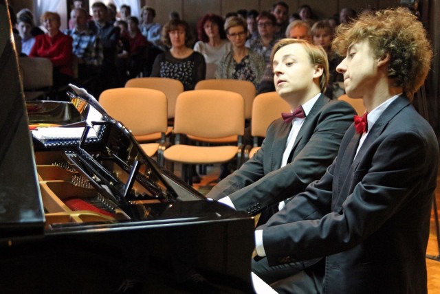 Koncerty Godzinski Duo Piano w szkole muzycznej oraz teatrze w Grudziądzu (2019 rok)