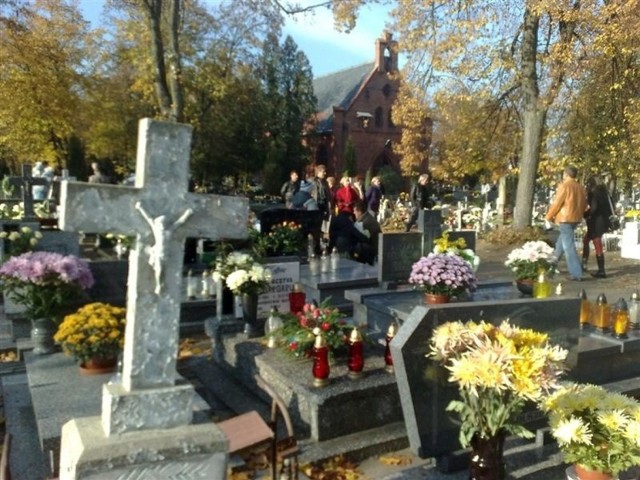 Tysiące nowych miejsc na klasyczne pochówki i urny na namysłowskim cmentarzu pojawią się jeszcze w tym roku.