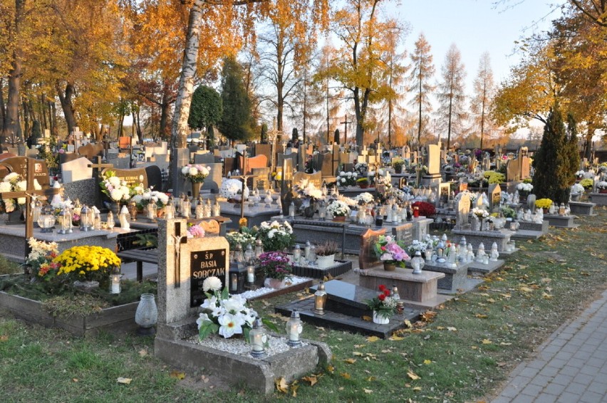 Wszystkich Świętych:Cmentarz Sanktuarium Maryjnym w Charłupi...