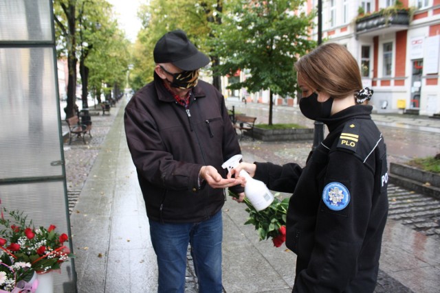 Światowy Dzień Mycia Rąk wypada 15 października. Tego dnia uczniowie Zespołu Szkół Informatycznych w Słupsku wyszli na ulice miasta, aby promować dobre higieniczne nawyki, które mają szczególne znaczenie w dobie pandemii.