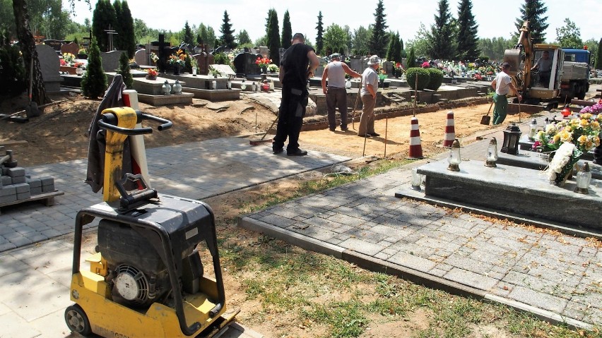 Trwa budowa chodnika na Cmentarzu Komunalnym w Sycowie