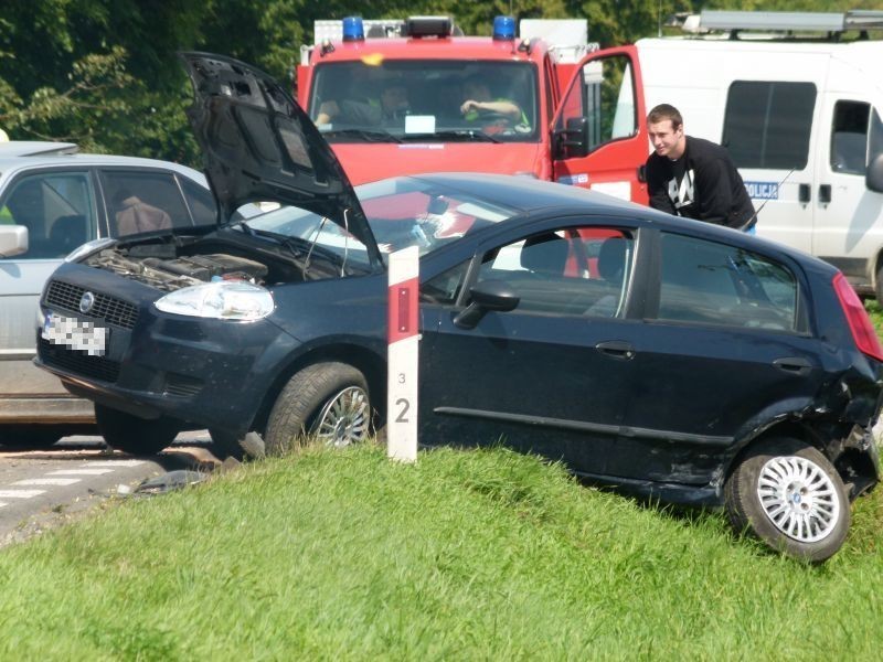 Wypadek w Wojciechowicach, trzy osoby ranne [ZDJĘCIA]