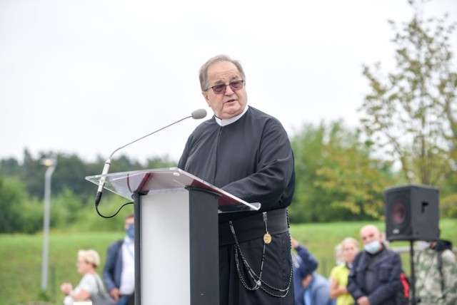 Media związane z o. Tadeuszem Rydzykiem ostrzegają, że protesty mogą powodować zwiększenie liczby zakażeń koronawirusem wśród seniorów. Jeszcze we wrześniu o. Rydzyk zapraszał słuchaczy Radia Maryja, wśród których jest wielu seniorów, na doroczny piknik w Toruniu