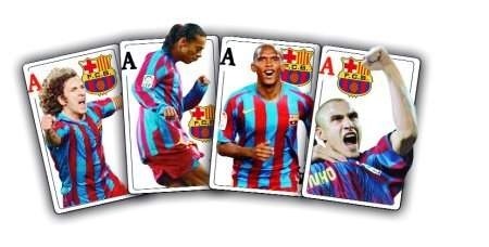 Trener Barcelony Frank Rijkaard ma w talii prawdziwe asy. Od lewej: Carles Puyol, Ronaldinho, Samuel Eto&amp;#8217;o oraz Henrik Larsson.  Infografika Maciej Dudzik