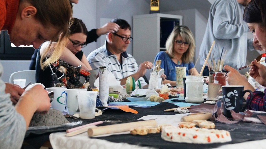 Sobotnie warsztaty ceramiczne w Bydgoskim Centrum Sztuki [zdjęcia, wideo]