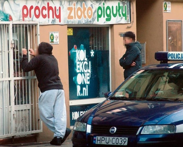 W sobotę zamknięto m.in. sklepy z dopalaczami przy ulicy Mostowej w Poznaniu