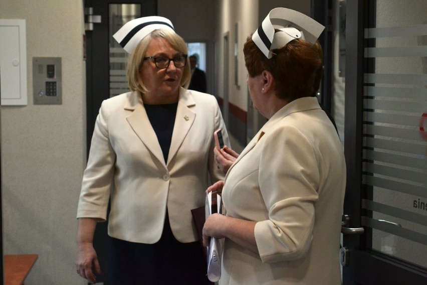 Beata Szydło w Bielsku-Białej. Premier spotkała się z pielęgniarkami [ZDJĘCIA]