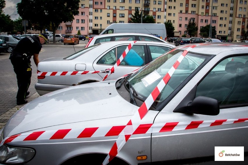 Bełchatów: Straż Miejska znakuje porzucone samochody. Wraki będą usuwane, koszty poniesie właściciel