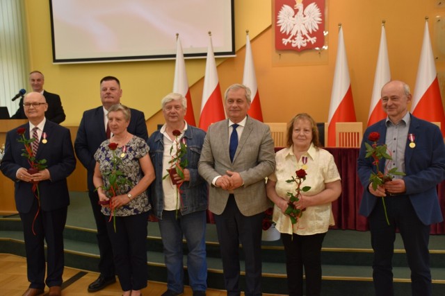 Jubileuszowe medale za długoletnią służbę przyznano właśnie w opolskim urzędzie wojewódzkim. Otrzymali je nie tylko dziennikarze, ale także pracownicy administracji oraz technicy.