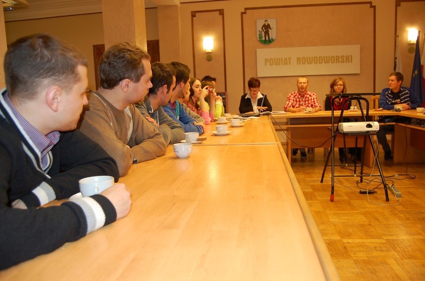 Demokracja na przykładzie powiatu nowodworskiego. Młodzi liderzy uczyli się demokracji