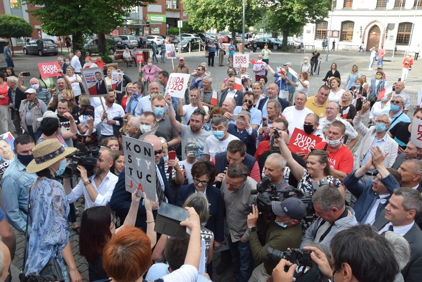 Stargard. Marszałek Sejmu Elżbieta Witek rozmawiała także z przeciwnikami PiS. ZDJĘCIA