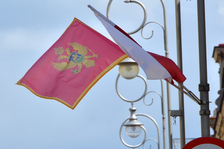 Kielce udekorowane flagami Korony (WIDEO, zdjęcia)