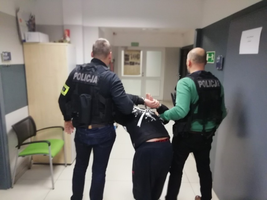 Śmiertelne ugodzenie nożem w Opocznie. Policja szybko zatrzymała sprawcę i jego wspólników