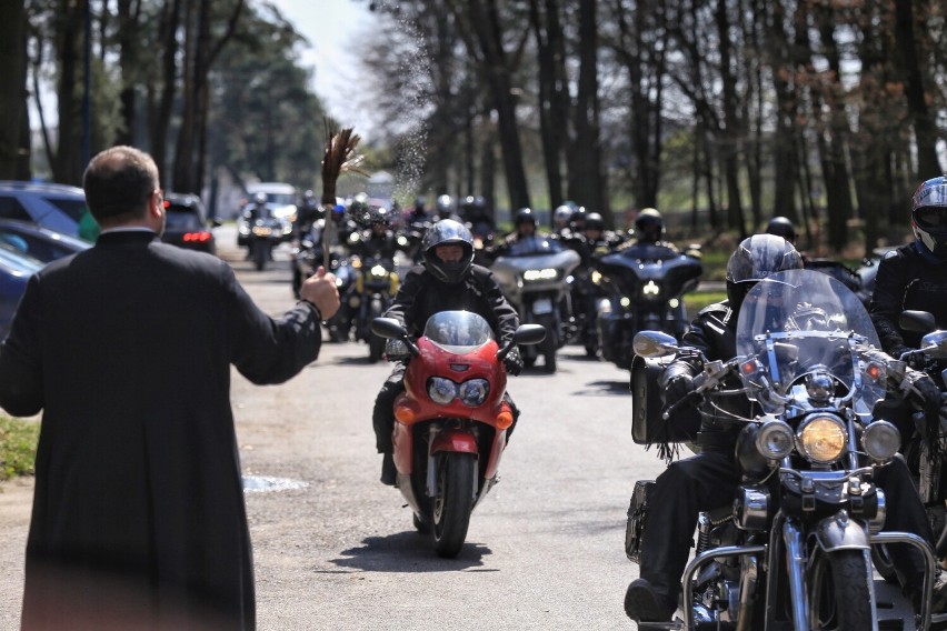 Setki motocyklistów przejechało ulicami Poznania podczas...