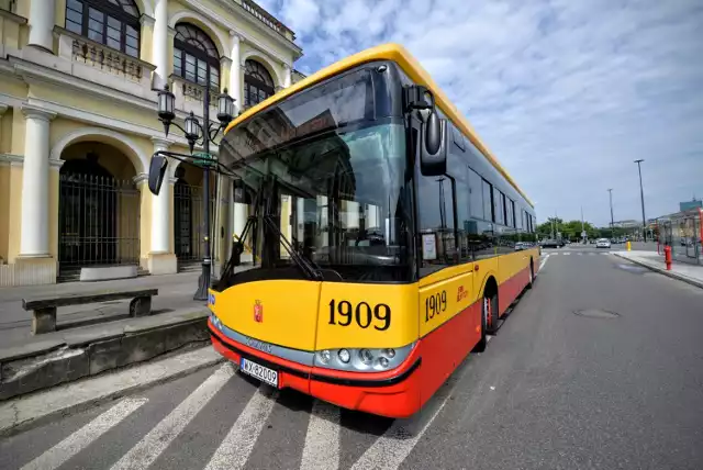 Stołeczni kierowcy, jak też osoby podróżujące komunikacją społeczną, muszą spodziewać się sporych utrudnień.