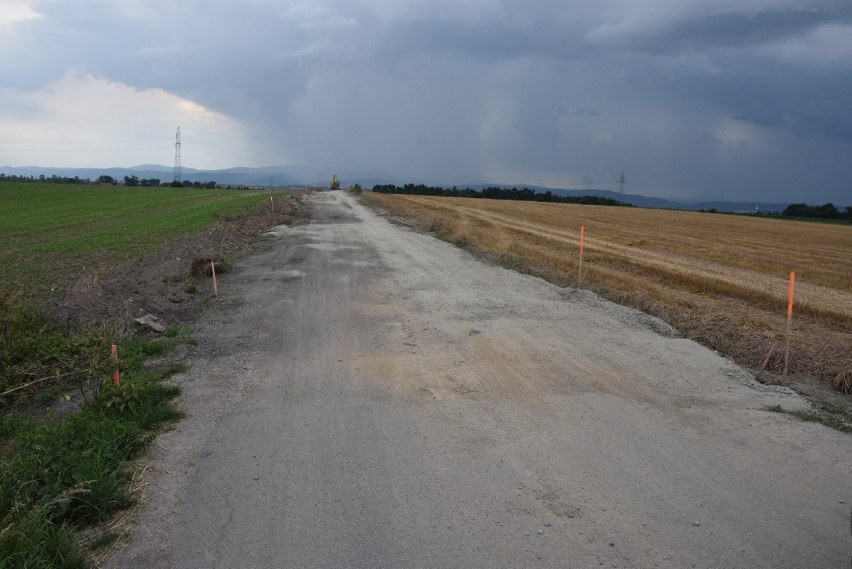 Trwa przebudowa drogi gminnej Pszenno - Miłochów