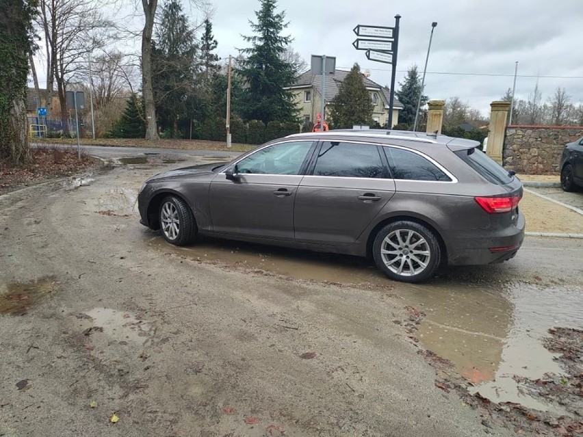 Oby prace drogowe rozpoczęte 14 marca na parkingu i drodze...