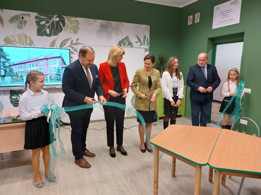 Szkoła Podstawowa w Rogowie otrzymała nowoczesną zieloną...