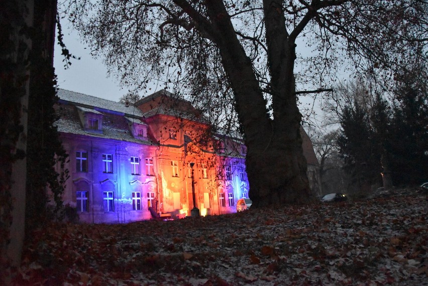 Nowi właściciele pałacu zaprosili gości na spotkanie...